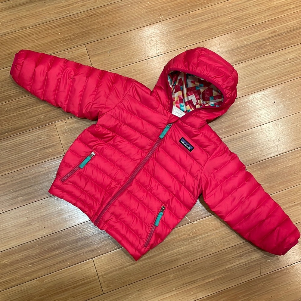 Like New!! Patagonia Reversible Down Hooded Jacket/Sweater Size 4T